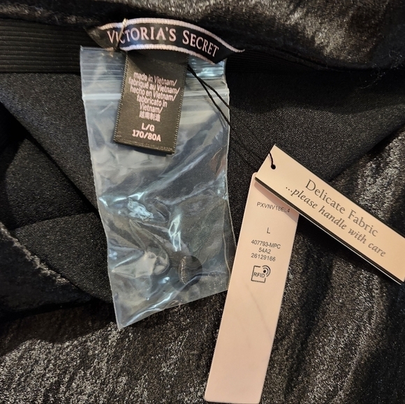 Victoria's Secret Black Side Slit Button Detail Satin Midi Skirt Size Large NWT - Picture 4 of 9
